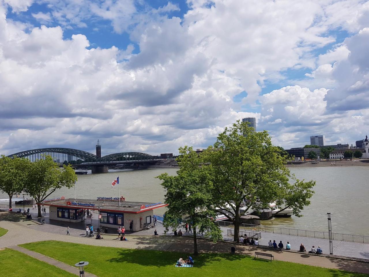 Altstadthotel Hayk Am Rhein Köln Exterior foto
