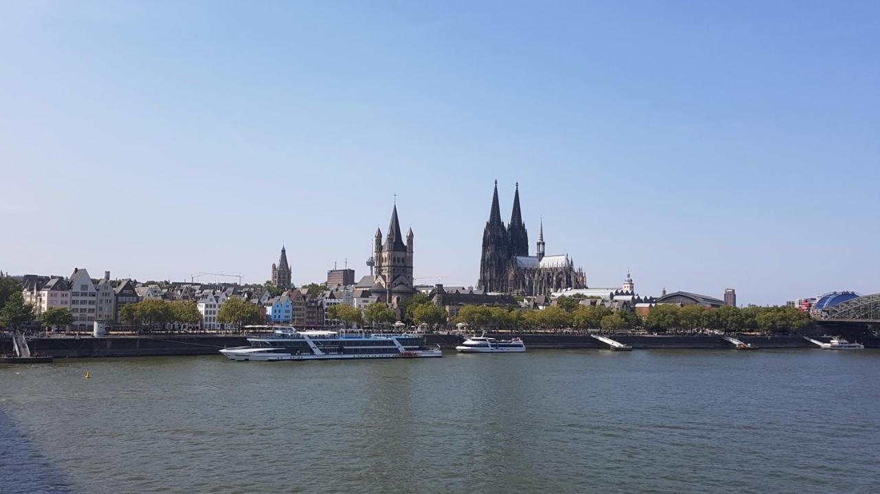 Altstadthotel Hayk Am Rhein Köln Exterior foto